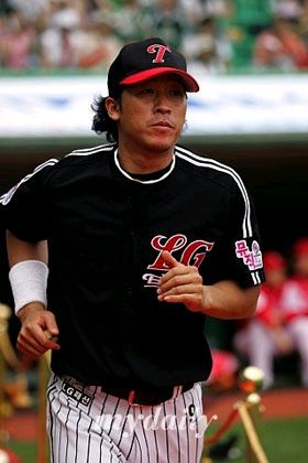 〔스포츠 소식〕한국 ‘TWO LEE!' 맞대결이승엽 4..