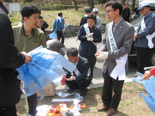경산시 새봄맞이 국토대청결 운동 전개등산로 주변 쓰레기..