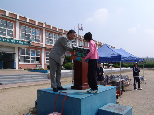 다문초등 총동창회 학교 도서기증 500만원 상당 도서 ..