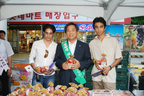 경산 천도복숭아 서울 입성! 최병국 시장 서울역 광장서..