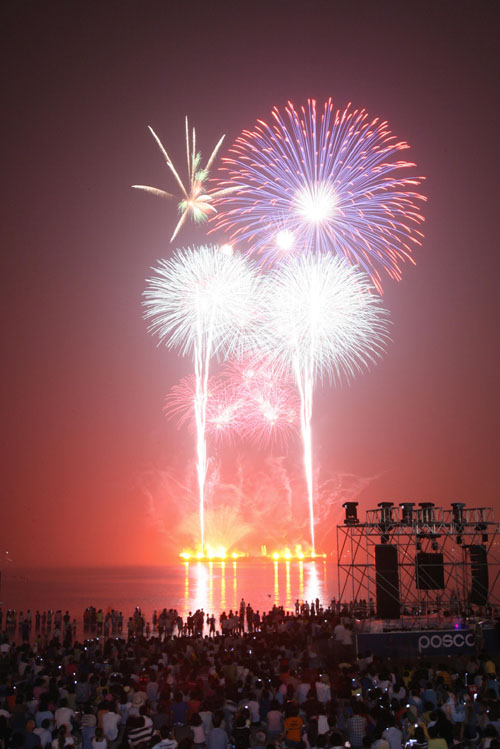 한여름 밤을 수놓은 ‘불빛의 향연’  ‘포항국제불빛축제..