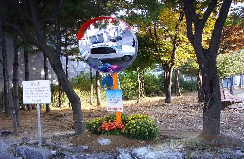 서부1동 '양심거울' 설치, 눈길! 양심에 호소 ‘깨끗..