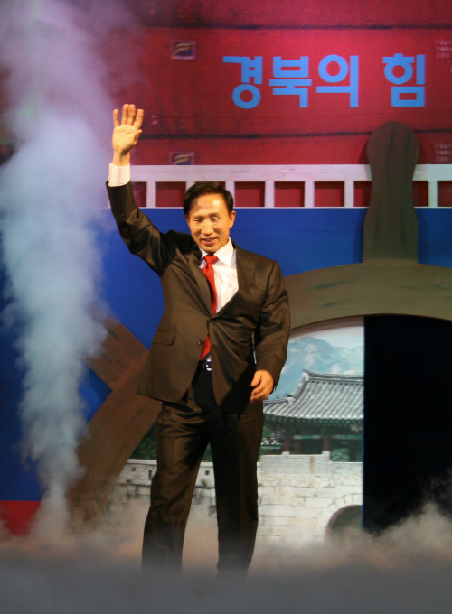 이명박 후보, ‘박 전 대표 끌어안기’ 대구경북 대선필..