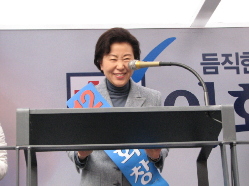 이회창 후보 부인 한인옥 씨 경산방문경산공설시장 돌며 ..