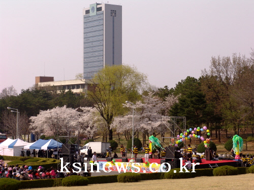 영대 ‘캠퍼스 봄맞이 한마당’ 축제휴일 맞아 많은 시민..