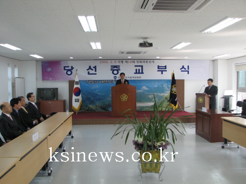 최경환 당선자 4.9총선 당선증 교부20년만의 재선의원..