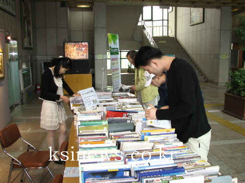 교육정보센터 도서관 주간 행사알뜰도서교환행사 및 자녀 ..