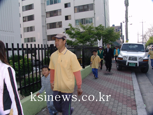 제9회 동부동민 건강달리기대회사동중학교에서 동부동민 4..