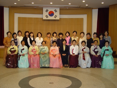 한복기능동우회 어버이날 맞아 경산시 관내 독거노인들에게..
