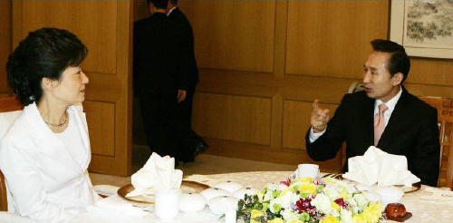 이명박 대통령 박근혜 전 대표 회동친박인사 복당 '반대..