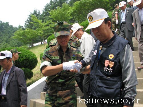 '선배님들의 희생 잊지 않겠습니다'육군 8919부대 호..