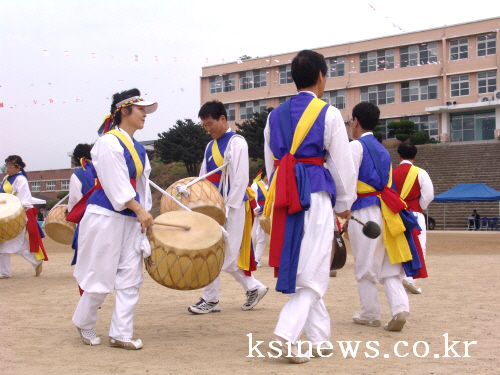 진량농악 보존회 장학금 쾌척풍물경연대회 시상금 중 30..