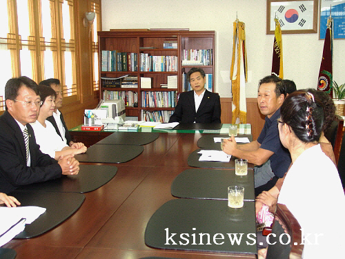 “비료 및 축산사료 값 지원해 달라” 경산농민단체 시에..