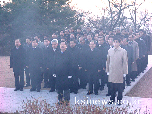 충혼탑 참배로 새해 업무 시작 최병국 시장 ‘경산 발전..