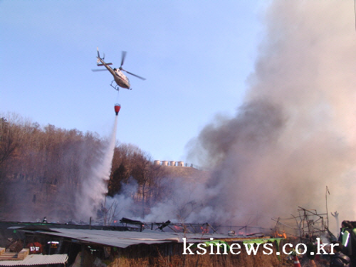 상방동 농가에서 화재 발생! 축사 건물 모두 타고 소 ..