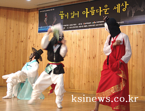 얼쑤~ 신명나게 놀아보세!김정길 무용단의 '찾아가는 문..