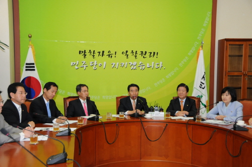 “신 대법관 사퇴 않으면 탄핵 발의!”민주당 이강래 원..