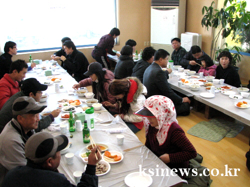 북부동 청년회, ‘사랑의 음식바자회’ 바자회 음식 판매..