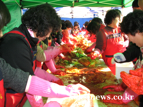 경산한농연 ‘사랑의 김장 담그기’ 김치 2천200포기 ..