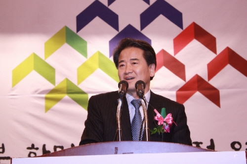 민주당 지방선거 공천 두고 '샅바싸움' 정세균 대표와 ..
