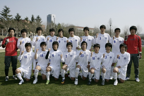 영남대, 춘계대학축구연맹전 재패! 결승전서 선문대 3-..
