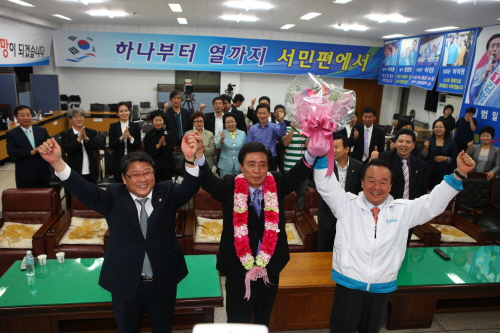김범일, 73% 득표율로 재선 성공! 대구시 교육감, ..