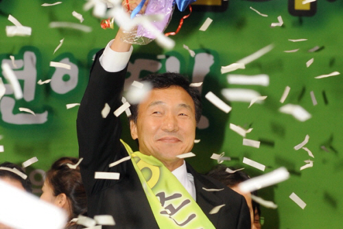 민주당 새 대표에 손학규 당선! '이명박 정권 심판의 ..
