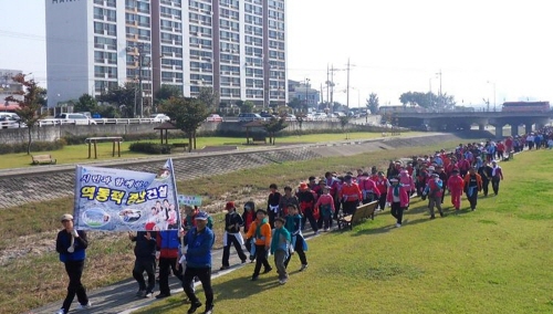 하양, 주민 한마음걷기대회 성황! 국제공항 밀양 유치 ..