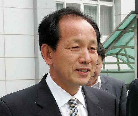 신현국 문경시장, 1심 구형! 검찰, 징역 2년, 추징..