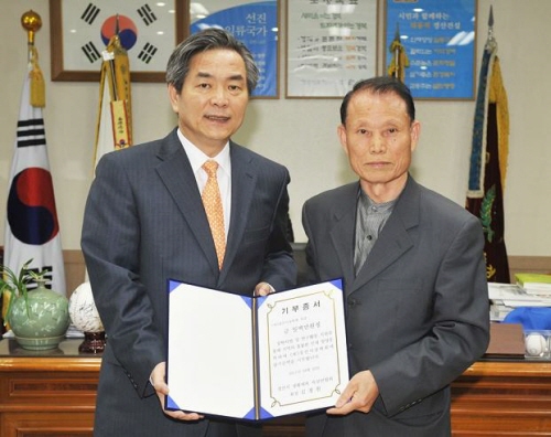 경산시육상연합회 장학금 쾌척 국제마라톤 풀코스 완주 시..