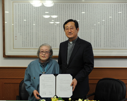 김종복 화백, 200억 상당 작품 기증 대구가톨릭대에 ..