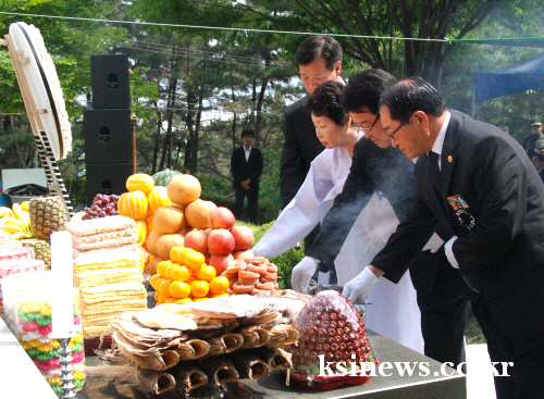 경산시, 제56회 현충일 추념식 헌화·분향 통해 순국선..
