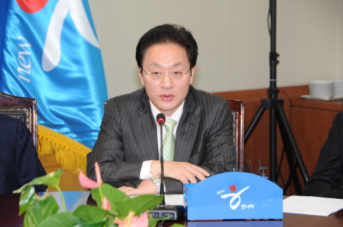 “박근혜 전 대표 총선 출마 포기해야” 정두언 여의도연..