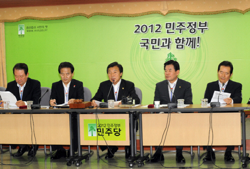 안철수 출마설에 생사기로 선 손학규 당내에서 변화와 혁..