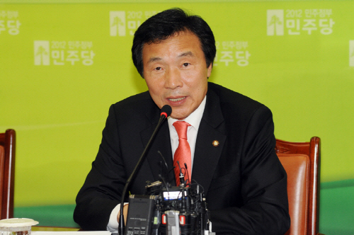 손학규, 하루만에 사퇴 번복 “통합·혁신 요구하는 시민..