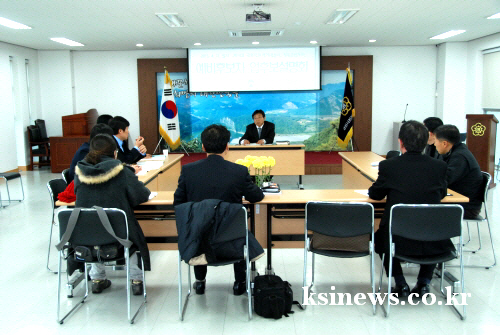 총선 예비입후보 설명회 “누가 왔나?” 지역 여·야당 ..