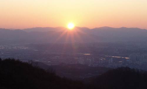 경산시, 하양 무학산서 “새해 맞이한다” 1일 오전 7..