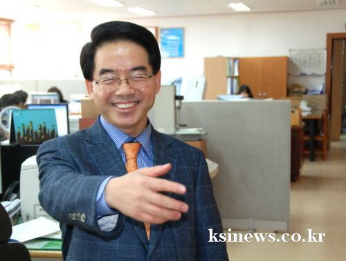 ‘군림’에서 ‘섬김’의 정치로~~ 이권우 전 국회관리관..