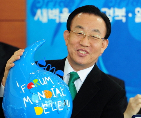 '경북의 빛나는 위상, 직접 확인했다!' 김관용 도지사..