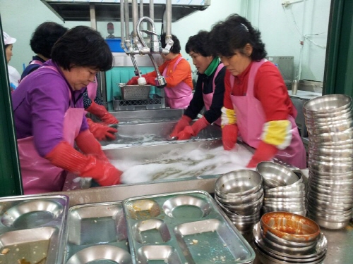 경산시생활개선회, 무료 급식봉사 노인종합복지관 방문해 ..