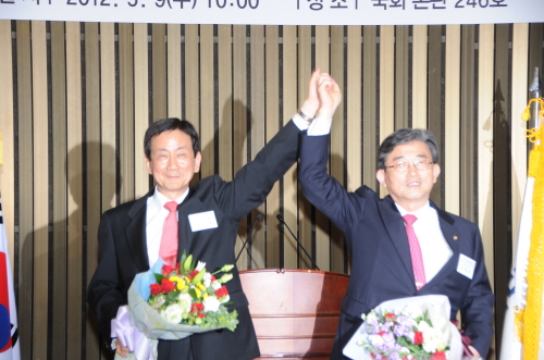 친박 이한구 의원, 원내대표 당선 정책위 의장에 3선 ..