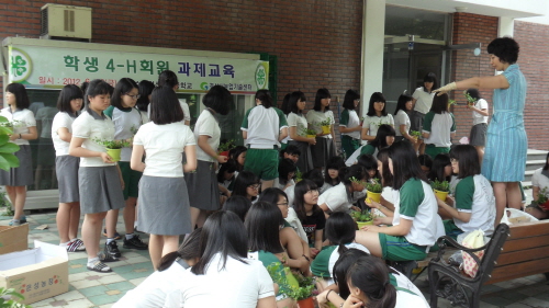 “꽃과 나무 가꾸며 농심 배운다!” 경산시, 학생4-H..