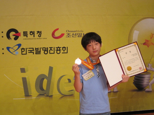 중앙초 송성윤 군, 전국발명대회 동상 ‘펼쳐지는 원기둥..