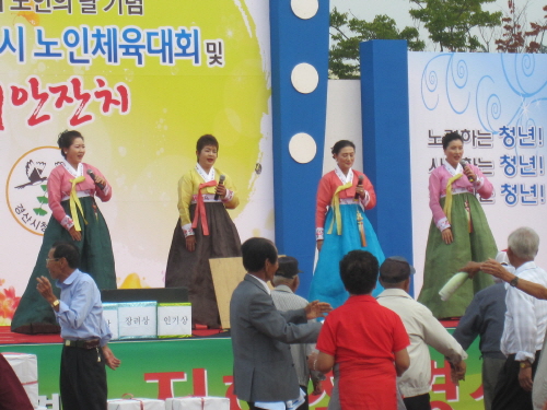 경산시 노인체육대회·경로잔치 성료 영남대 대운동장, 지..