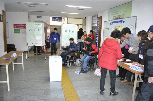 장애인유권자 모의투표소 체험사각지대에 있는 장애인 유권..