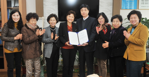 여성자원활동센터, ‘사랑나눔’ 실천 경산시장학회 장학기..