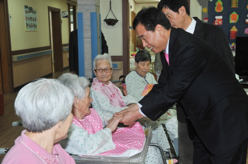 경산시·시의회 명절 소외계층 위로 관내 사회복지시설 방..