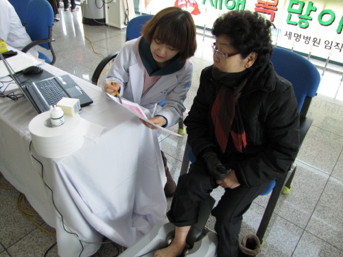 세병병원, 귀성객 대상 무료의료봉사 경산역 로비에서 무..