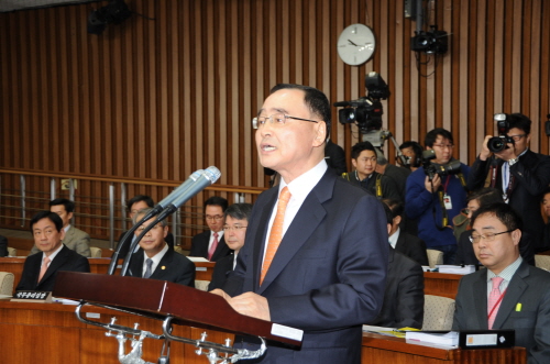 정홍원 총리 후보자 인사청문회 열려 공직생활 활동 경력..