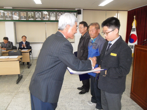 와촌장학회 지역인재 육성 장학금 전달  와촌 관내 청소..